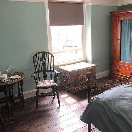 The Victorian House Bed & Breakfast Брайдпорт Екстериор снимка